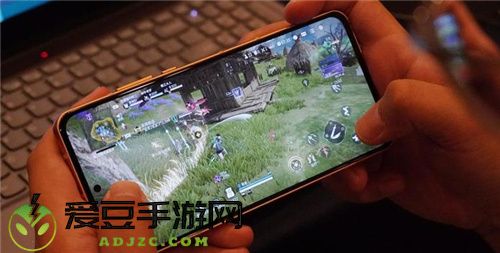 大型手游“帧数拉满” 骁龙8至尊版游戏表现强悍
