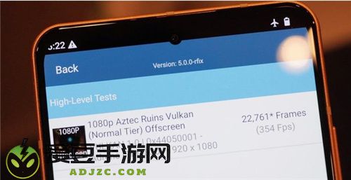大型手游“帧数拉满” 骁龙8至尊版游戏表现强悍