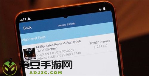 大型手游“帧数拉满” 骁龙8至尊版游戏表现强悍