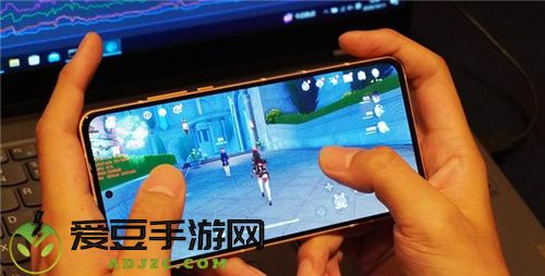 大型手游“帧数拉满” 骁龙8至尊版游戏表现强悍